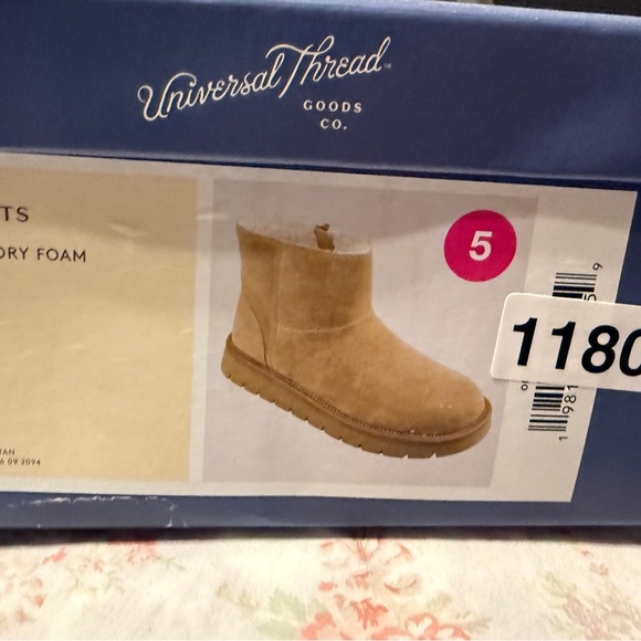 Universal Thread Women's Tan May Suede Booties Memory Foam Insole New Size 5 - Picture 5 of 5